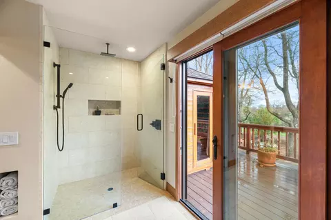 Bath - 15917 Frontiersman Dr, Redding, CA 96001 photo 9 of 14
