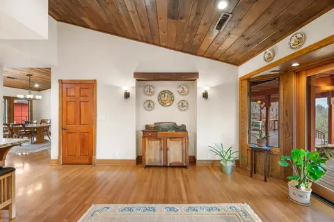 Entry Way - 15917 Frontiersman Dr, Redding, CA 96001 photo 5 of 6