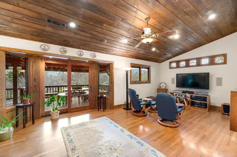 Living - 15917 Frontiersman Dr, Redding, CA 96001 photo 7 of 7