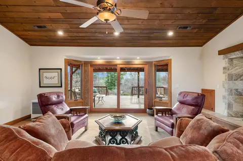 Living - 15917 Frontiersman Dr, Redding, CA 96001 photo 4 of 7