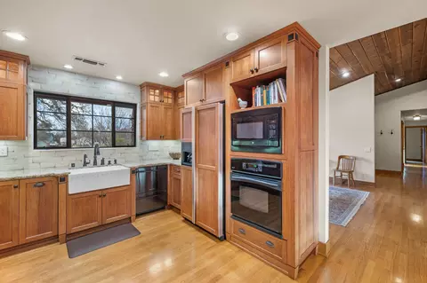 Kitchen - 15917 Frontiersman Dr, Redding, CA 96001 photo 4 of 6