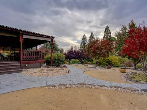 Exterior - 15917 Frontiersman Dr, Redding, CA 96001 photo 35 of 41