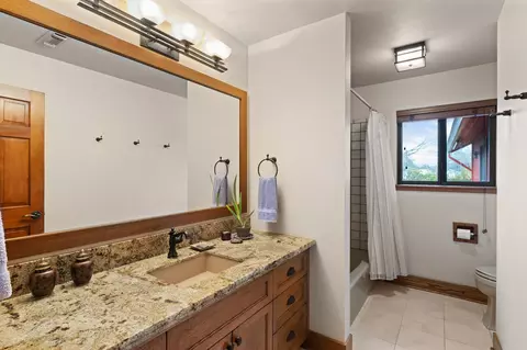 Bath - 15917 Frontiersman Dr, Redding, CA 96001 photo 12 of 14