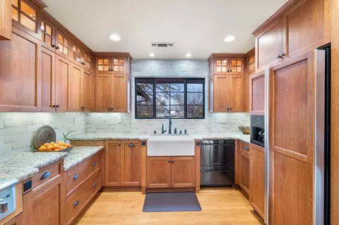Kitchen - 15917 Frontiersman Dr, Redding, CA 96001 photo 3 of 6