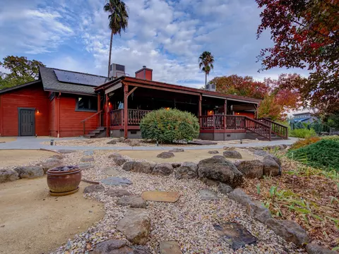 Exterior - 15917 Frontiersman Dr, Redding, CA 96001 photo 13 of 41