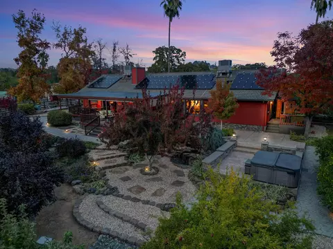 Exterior - 15917 Frontiersman Dr, Redding, CA 96001 photo 37 of 41