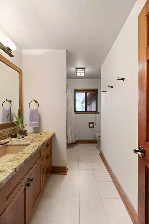 Bath - 15917 Frontiersman Dr, Redding, CA 96001 photo 13 of 14
