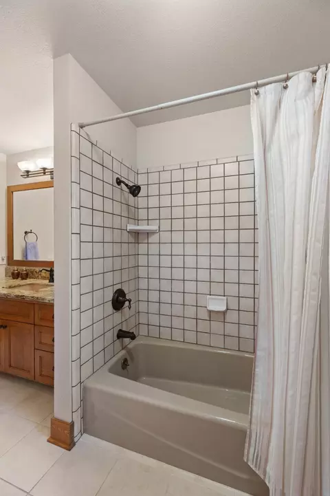 Bath - 15917 Frontiersman Dr, Redding, CA 96001 photo 14 of 14