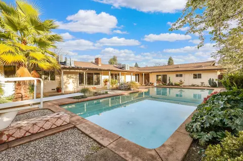 890 Redbud Dr, Redding, CA 96001