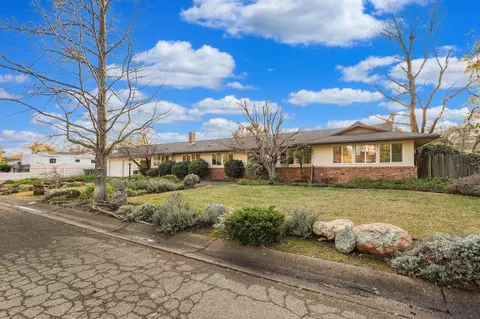 890 Redbud Dr, Redding, CA 96001 photo 2
