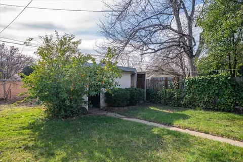 Exterior - 965 Gold St, Redding, CA 96001 photo 3 of 5