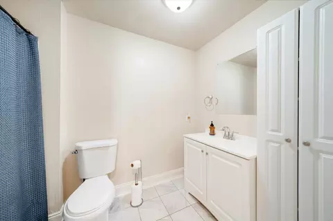 Bath - 1422 Greenback Ln, Redding, CA 96003 photo 2 of 2