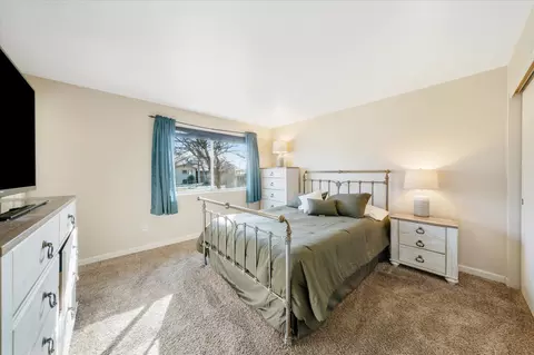 Bedroom - 1422 Greenback Ln, Redding, CA 96003 photo 1 of 6