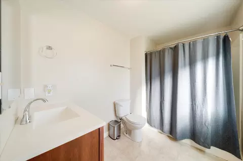 Bath - 1422 Greenback Ln, Redding, CA 96003 photo 1 of 2