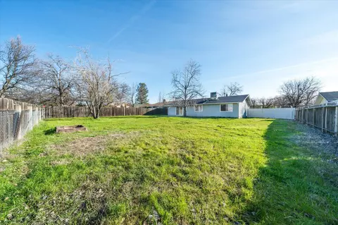 Exterior - 1422 Greenback Ln, Redding, CA 96003 photo 4 of 6