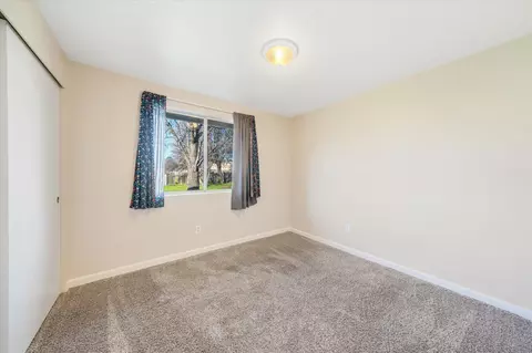 Bedroom - 1422 Greenback Ln, Redding, CA 96003 photo 5 of 6