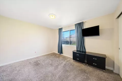 Bedroom - 1422 Greenback Ln, Redding, CA 96003 photo 3 of 6