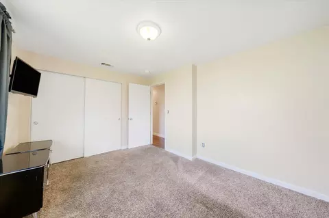 Bedroom - 1422 Greenback Ln, Redding, CA 96003 photo 4 of 6
