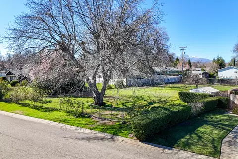 Lakewood Drive, Redding, CA 96001 photo 3