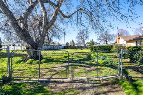 Lakewood Drive, Redding, CA 96001