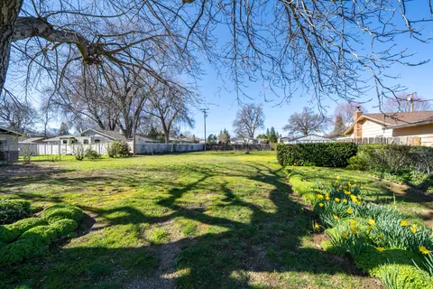 Lakewood Drive, Redding, CA 96001 photo 9