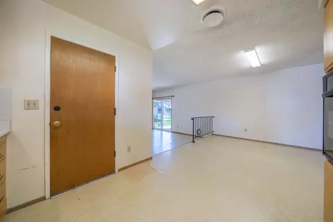 2946 Lakewood Dr, Redding, CA 96001 photo 15