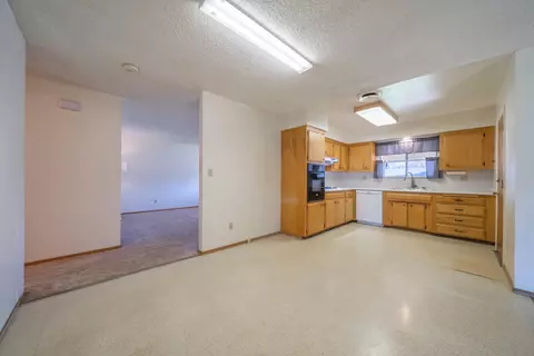 2946 Lakewood Dr, Redding, CA 96001 photo 10