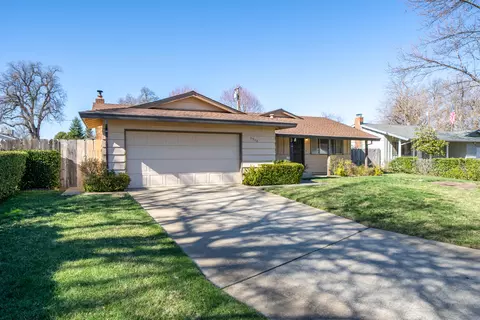 2946 Lakewood Dr, Redding, CA 96001