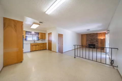 2946 Lakewood Dr, Redding, CA 96001 photo 9