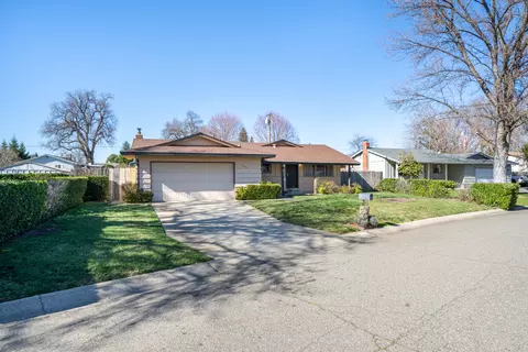 2946 Lakewood Dr, Redding, CA 96001 photo 2