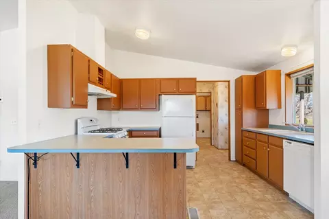 Kitchen - 19301 Smith Rd, Redding, CA 96002 photo 3 of 5