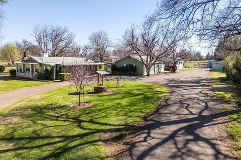 19301 Smith Rd, Redding, CA 96002