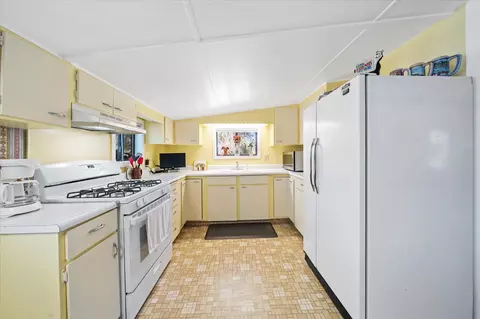 Kitchen - 19301 Smith Rd, Redding, CA 96002 photo 1 of 5