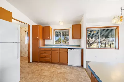 Kitchen - 19301 Smith Rd, Redding, CA 96002 photo 5 of 5