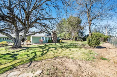 Exterior - 19301 Smith Rd, Redding, CA 96002 photo 6 of 19
