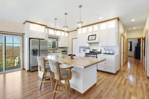 10401 N Slope Dr, Redding, CA 96001 photo 3