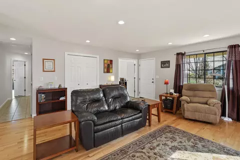 2142 Hacienda St, Redding, CA 96003 photo 5
