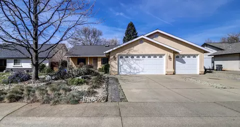 2142 Hacienda St, Redding, CA 96003