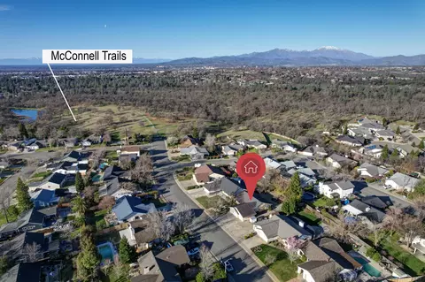 2142 Hacienda St, Redding, CA 96003 photo 2
