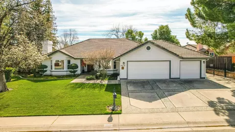 3853 Siskiyou St, Redding, CA 96001