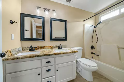 Bath - 2560 Cimarron Dr, Red Bluff, CA 96080 photo 2 of 2
