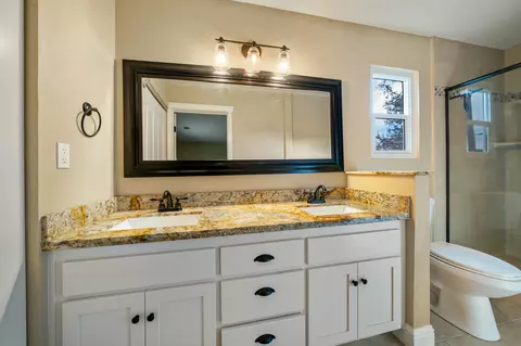 Bath - 2560 Cimarron Dr, Red Bluff, CA 96080 photo 1 of 2