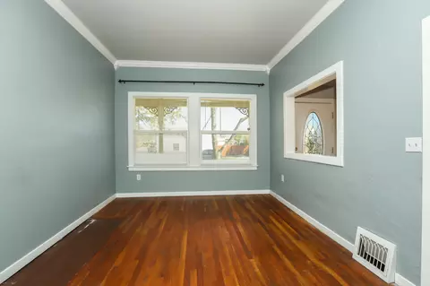 Living - 253 Washington St, Red Bluff, CA 96080 photo 3 of 6