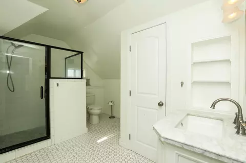 Bath - 253 Washington St, Red Bluff, CA 96080 photo 3 of 7