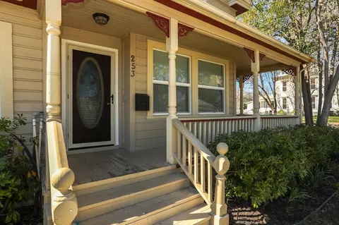 Exterior - 253 Washington St, Red Bluff, CA 96080 photo 4 of 7