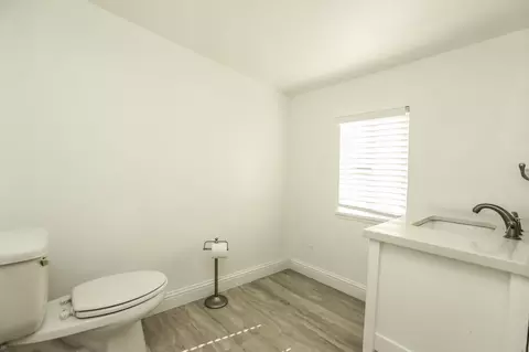 Bath - 253 Washington St, Red Bluff, CA 96080 photo 1 of 7