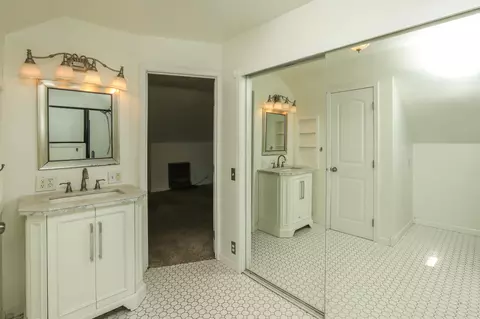 Bath - 253 Washington St, Red Bluff, CA 96080 photo 5 of 7