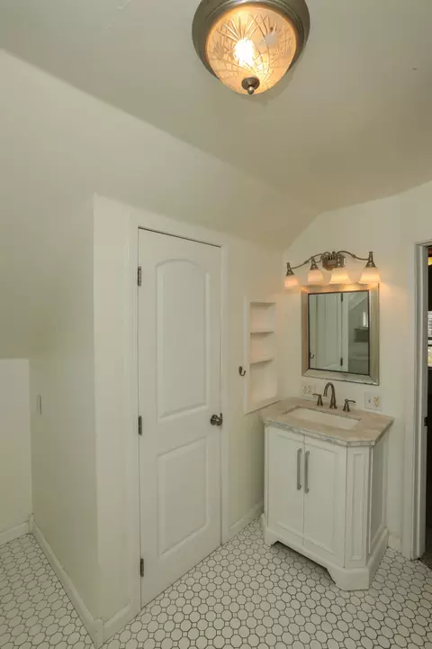 Bath - 253 Washington St, Red Bluff, CA 96080 photo 7 of 7