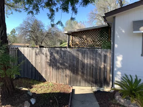 4518 Big Eagle Ln, Redding, CA 96003 photo 2