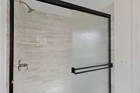 Bath - 4507 Shannon Pl, Redding, CA 96001 photo 3 of 3